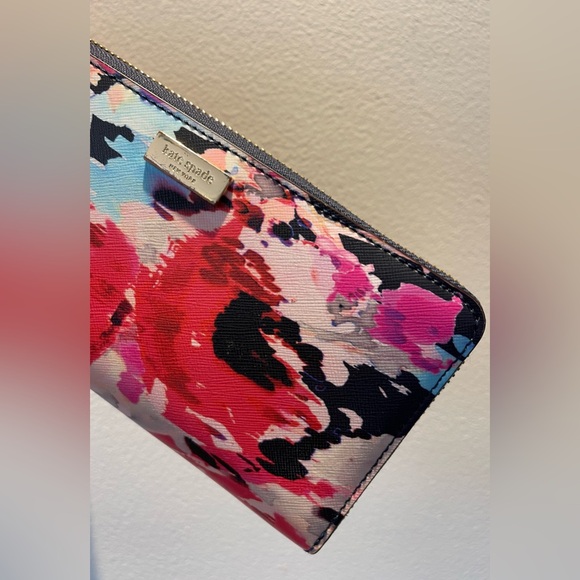 Kate Spade beauty. Gorgeous canvas. Multicolor zip wallet - Picture 10 of 16